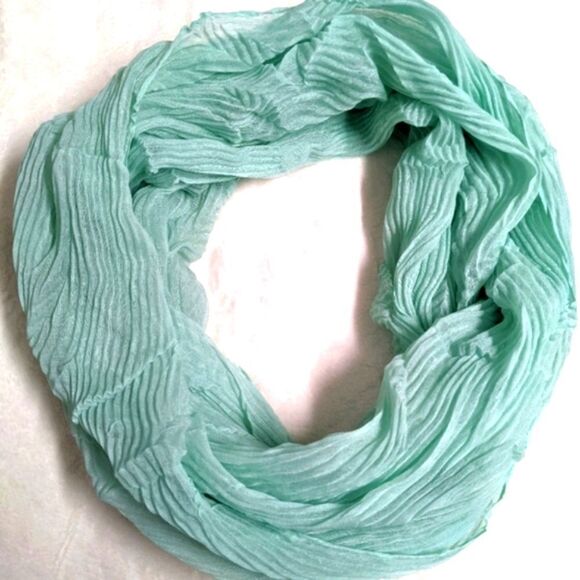 NWOT - Lightweight Soft & Semi Sheer Mint Green Infinity Scarf - Picture 2 of 8